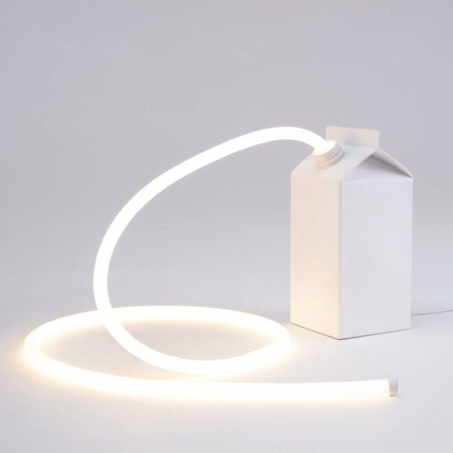 LED deko stolní lampa Daily Glow jako balení mléka